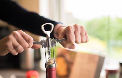 La tapa a rosca hace innecesario cualquier instrumento para destapar el vino