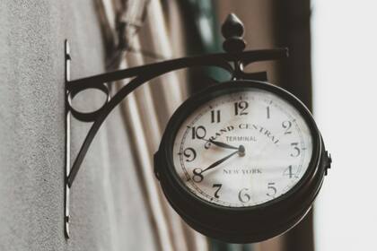 Dos veces al año, los habitantes de EE.UU. deben adelantar o atrasar sus relojes para coincidir con el Daylight Saving Time
